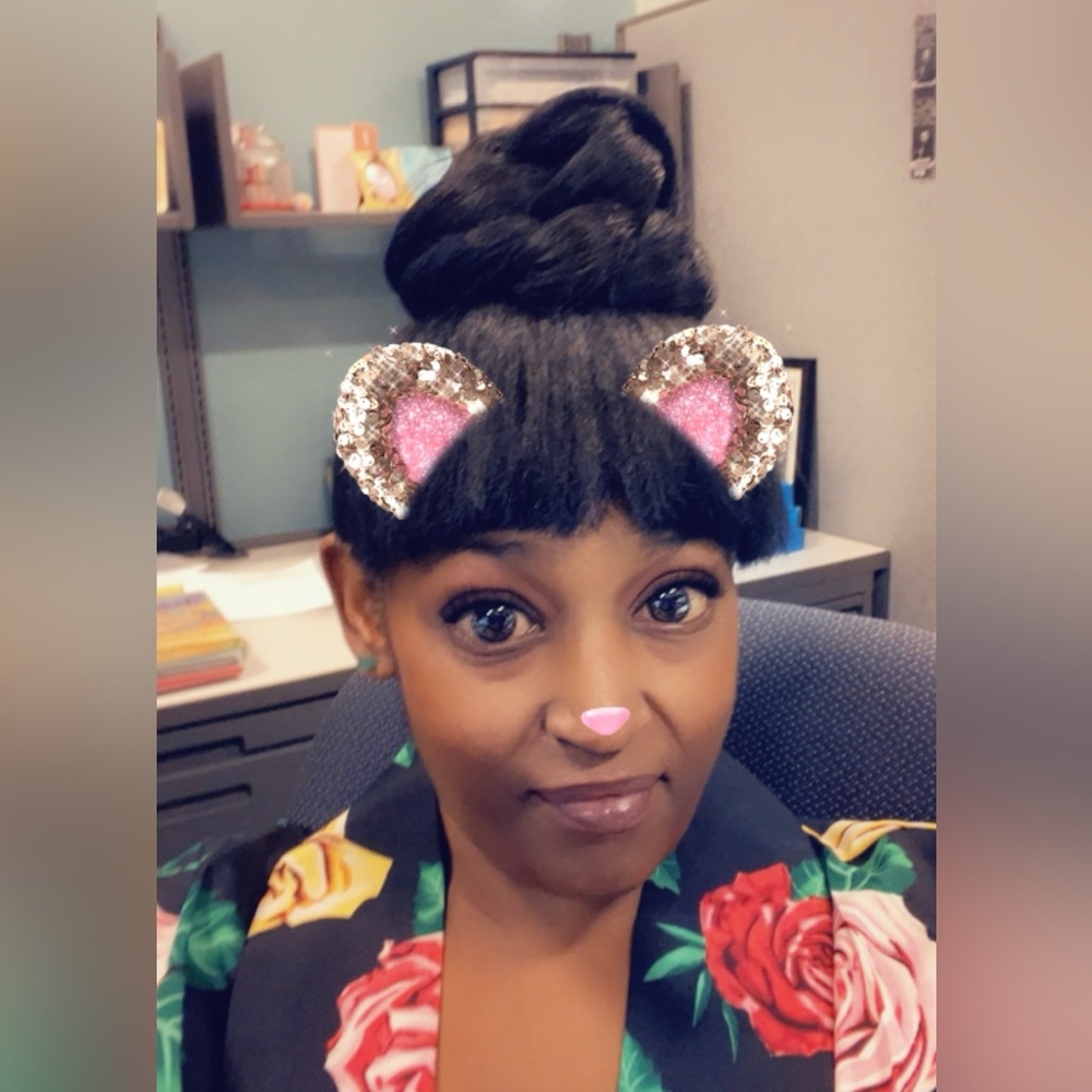 Welcome to my closet!🥰❤️🥰❤️🥰 - Picture 4 of 14